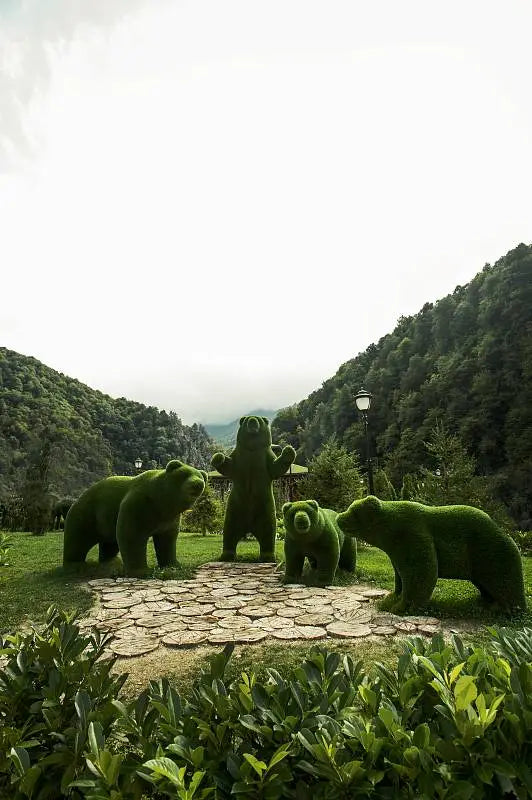 Load image into Gallery viewer, Topiary Small Grass Bear