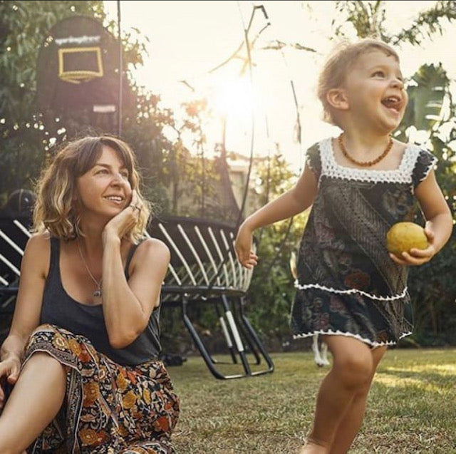 Load image into Gallery viewer, springfree trampoline mother and daughter 
